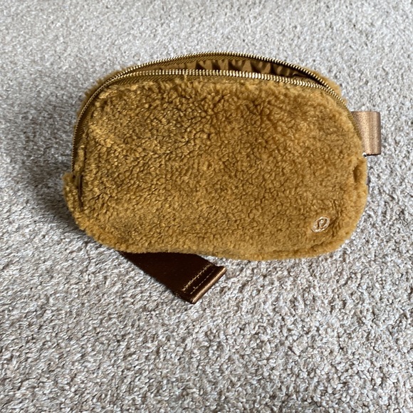 Lululemon - Picture 2 of 6